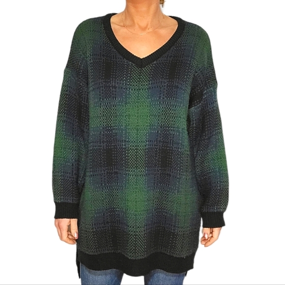 Umgee Sweaters - Umgee Plaid V Neck Sweater Size Small Green Blue